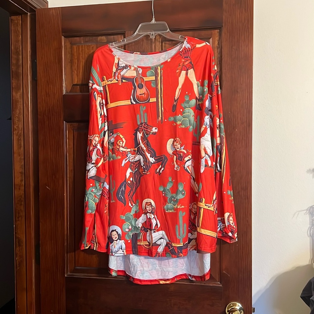 NWOT, 3X, Long sleeve, high low, Cowgirl pattern blouse.